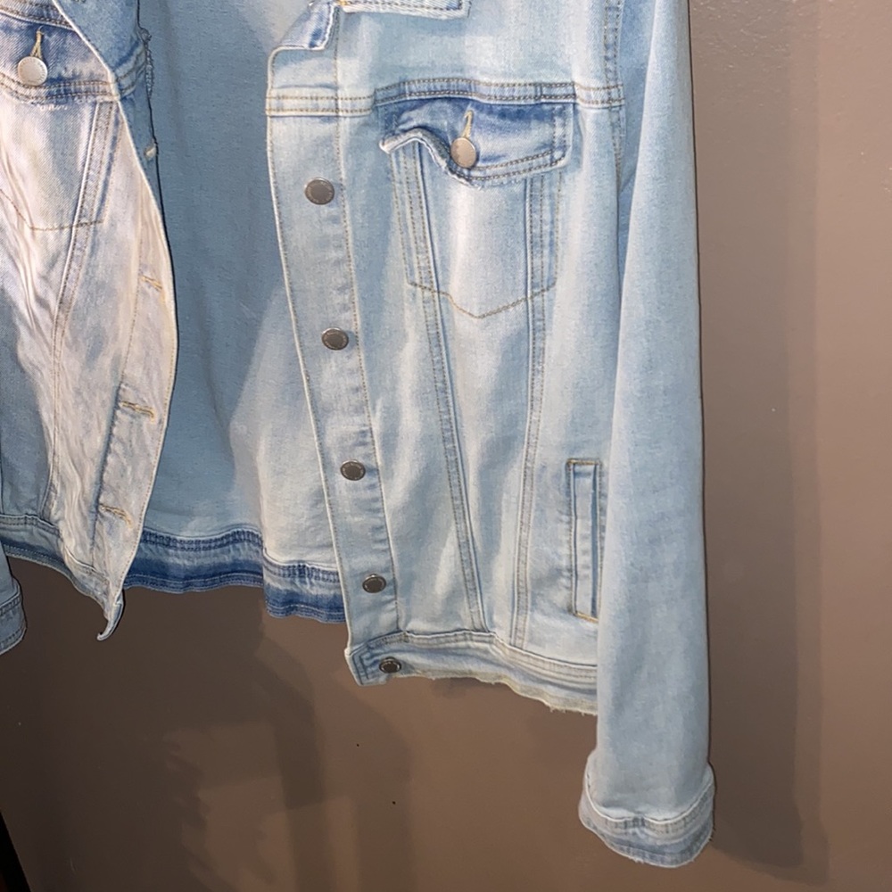 Universal Thread Jean Jacket - Picture 3 of 5